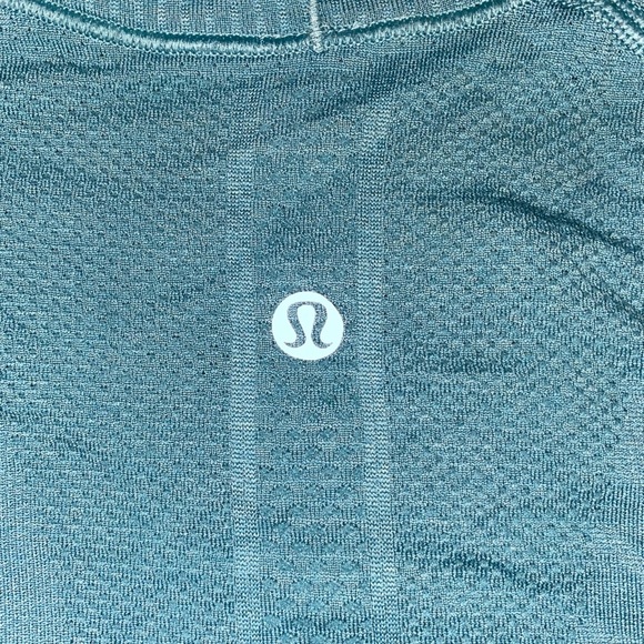 lululemon long sleeve. 6 - Picture 3 of 3